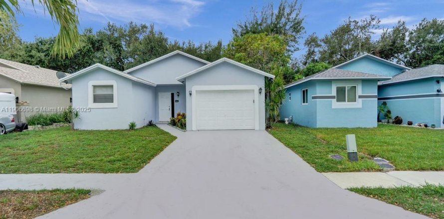 Дом в Холливуд, Флорида 3 спальни, 132.76м2 № 1963197