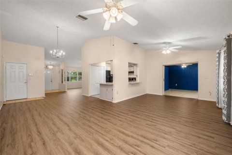 House in Sebring, Florida 3 bedrooms, 177.26 sq.m. № 1781081 - photo 9