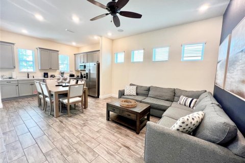 House in Kissimmee, Florida 4 bedrooms, 145.3 sq.m. № 2222560 - photo 8