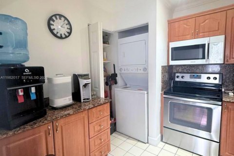 Снять в аренду кондоминиум в Майами, Флорида 2 спальни, 75.44м2, № 2045530 - фото 5