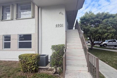 Кондоминиум с 2 спальнями в Майами, Флорида № 2045530