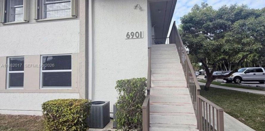 Кондоминиум с 2 спальнями в Майами, Флорида № 2045530