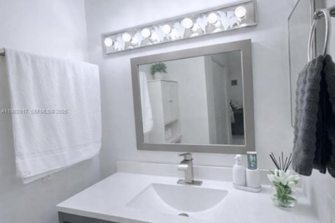 Снять в аренду кондоминиум в Майами, Флорида 2 спальни, 75.44м2, № 2045530 - фото 8