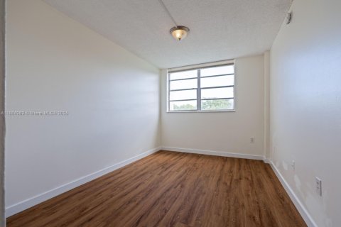 Copropriété à vendre à Miami, Floride: 2 chambres, 105.44 m2 № 1930504 - photo 11