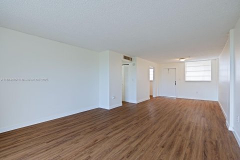 Copropriété à vendre à Miami, Floride: 2 chambres, 105.44 m2 № 1930504 - photo 1