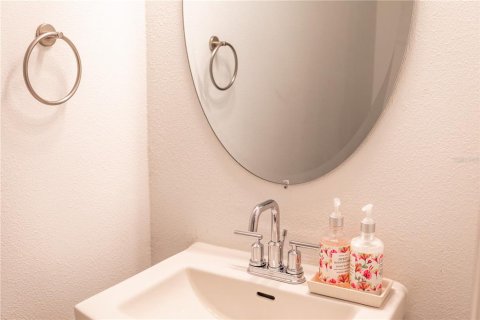 Townhouse in Sarasota, Florida 3 bedrooms, 131.64 sq.m. № 2209417 - photo 9