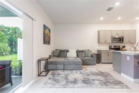 Townhouse in Sarasota, Florida 3 bedrooms, 131.64 sq.m. № 2209417 - photo 15