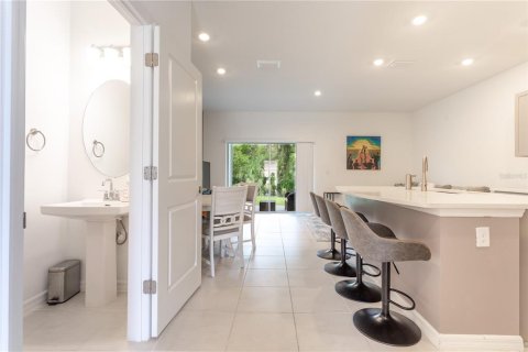 Townhouse in Sarasota, Florida 3 bedrooms, 131.64 sq.m. № 2209417 - photo 10