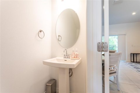 Townhouse in Sarasota, Florida 3 bedrooms, 131.64 sq.m. № 2209417 - photo 8