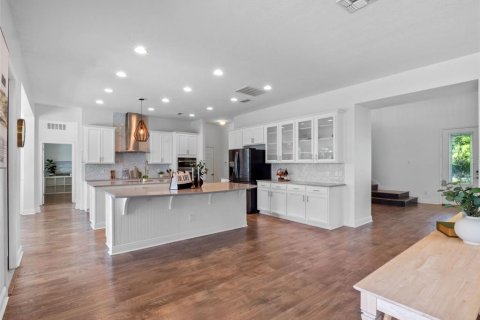 House in Winter Garden, Florida 5 bedrooms, 415.64 sq.m. № 1879486 - photo 25