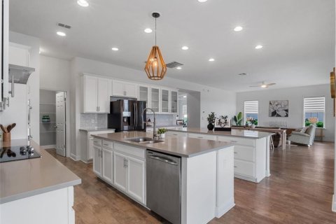 House in Winter Garden, Florida 5 bedrooms, 415.64 sq.m. № 1879486 - photo 30