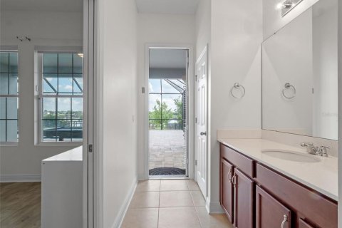 House in Winter Garden, Florida 5 bedrooms, 415.64 sq.m. № 1879486 - photo 10