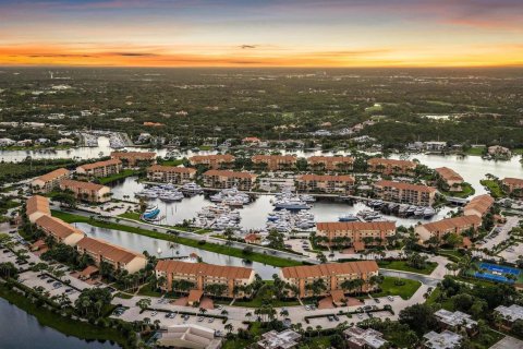 Condo in Jupiter, Florida, 2 bedrooms № 2244488 - photo 24