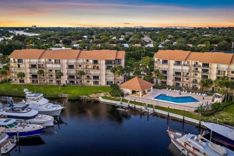 Condo in Jupiter, Florida, 2 bedrooms № 2244488 - photo 21