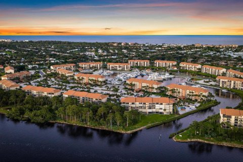 Condo in Jupiter, Florida, 2 bedrooms № 2244488 - photo 23