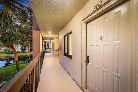 Condo in Jupiter, Florida, 2 bedrooms № 2244488 - photo 17