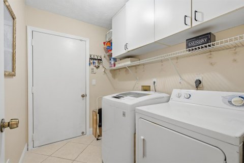 Casa en venta en Jensen Beach, Florida, 3 dormitorios, 165.92 m2 № 2173518 - foto 19