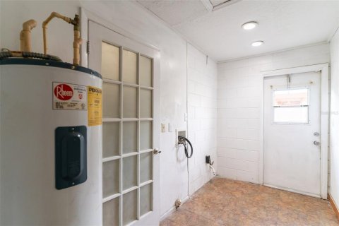 House in Orlando, Florida 4 bedrooms, 130.06 sq.m. № 1656612 - photo 25