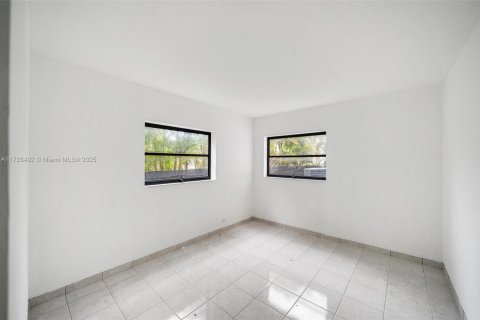 Casa en venta en Bal Harbour, Florida, 4 dormitorios, 225.2 m2 № 2034728 - foto 17