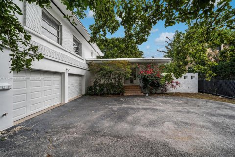 Casa en venta en Bal Harbour, Florida, 4 dormitorios, 225.2 m2 № 2034728 - foto 29