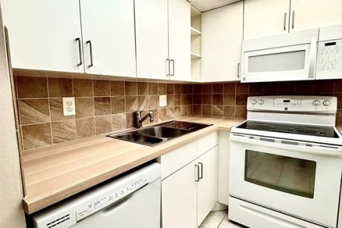 Condominio en alquiler en Clearwater, Florida, 1 dormitorio, 72 m2 № 1849847 - foto 13