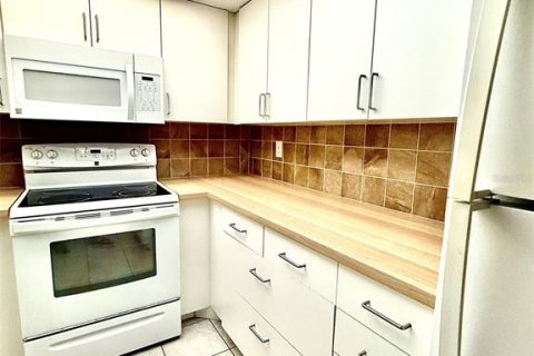 Condominio en alquiler en Clearwater, Florida, 1 dormitorio, 72 m2 № 1849847 - foto 14