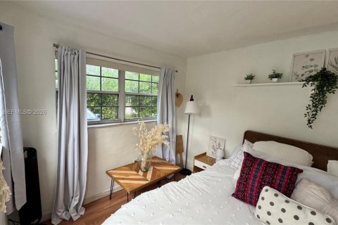 Immobilier commercial à louer à Hollywood, Floride: 1 chambre, 124.49 m2 № 2000892 - photo 2