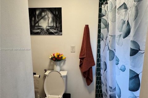 Immobilier commercial à louer à Hollywood, Floride: 1 chambre, 124.49 m2 № 2000892 - photo 7