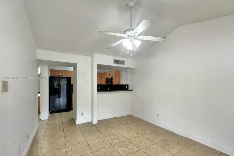 Copropriété à louer à Miami, Floride: 1 chambre, 64.38 m2 № 2171043 - photo 3