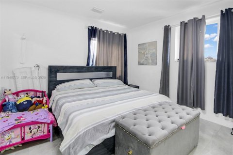 Casa en venta en Cutler Bay, Florida, 4 dormitorios, 245.82 m2 № 2002930 - foto 3