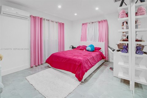 Casa en venta en Cutler Bay, Florida, 4 dormitorios, 245.82 m2 № 2002930 - foto 14