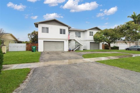 Villa ou maison à vendre à Cutler Bay, Floride: 4 chambres, 245.82 m2 № 2002930 - photo 29