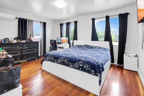 Casa en venta en Cutler Bay, Florida, 4 dormitorios, 245.82 m2 № 2002930 - foto 13