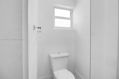 Casa en venta en Cutler Bay, Florida, 4 dormitorios, 245.82 m2 № 2002930 - foto 5