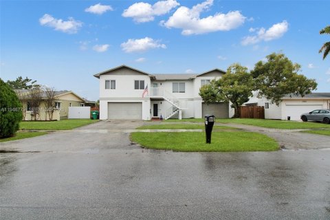 Villa ou maison à vendre à Cutler Bay, Floride: 4 chambres, 245.82 m2 № 2002930 - photo 30