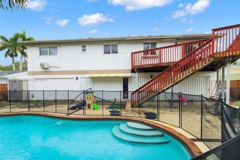 Casa en venta en Cutler Bay, Florida, 4 dormitorios, 245.82 m2 № 2002930 - foto 25