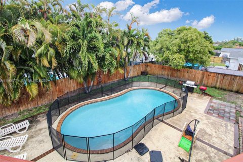 Casa en venta en Cutler Bay, Florida, 4 dormitorios, 245.82 m2 № 2002930 - foto 23