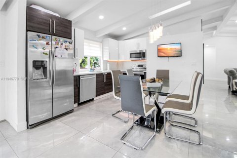 Casa en venta en Cutler Bay, Florida, 4 dormitorios, 245.82 m2 № 2002930 - foto 17