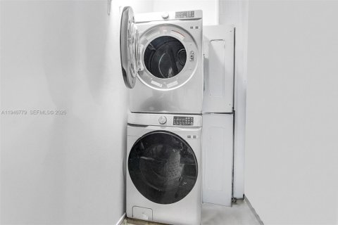 Casa en venta en Cutler Bay, Florida, 4 dormitorios, 245.82 m2 № 2002930 - foto 20