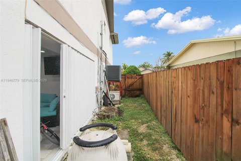 Casa en venta en Cutler Bay, Florida, 4 dormitorios, 245.82 m2 № 2002930 - foto 28