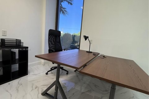 Propiedad comercial en venta en North Miami, Florida № 1667619 - foto 3