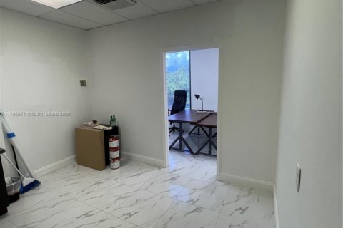 Propiedad comercial en venta en North Miami, Florida № 1667619 - foto 4