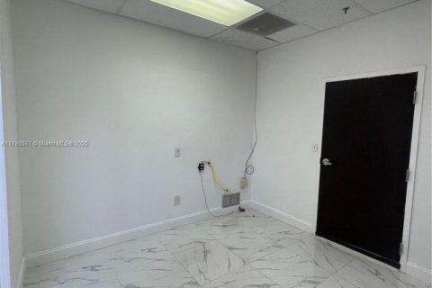 Propiedad comercial en venta en North Miami, Florida № 1667619 - foto 5