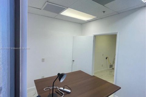 Propiedad comercial en venta en North Miami, Florida № 1667619 - foto 8