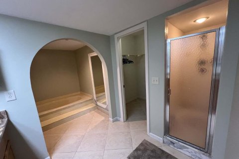 Condo in West Palm Beach, Florida, 3 bedrooms № 2172632 - photo 13