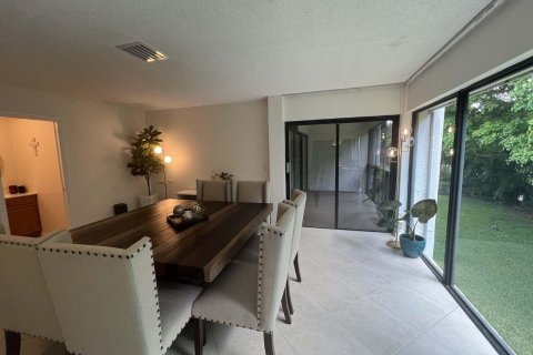 Condo in West Palm Beach, Florida, 3 bedrooms № 2172632 - photo 5