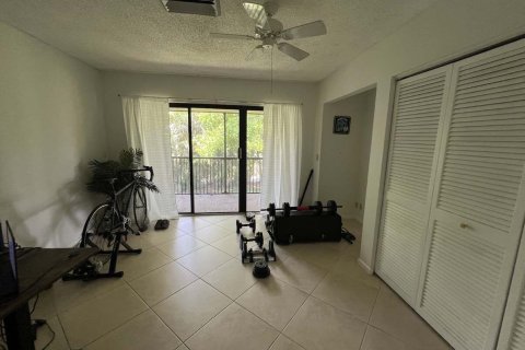 Condo in West Palm Beach, Florida, 3 bedrooms № 2172632 - photo 12