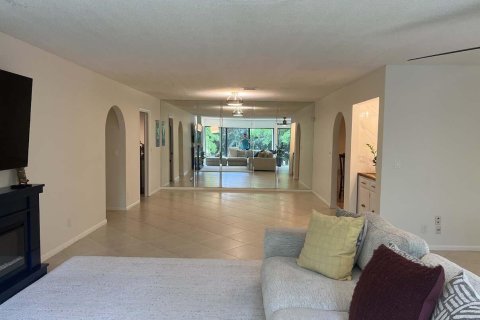 Condo in West Palm Beach, Florida, 3 bedrooms № 2172632 - photo 6
