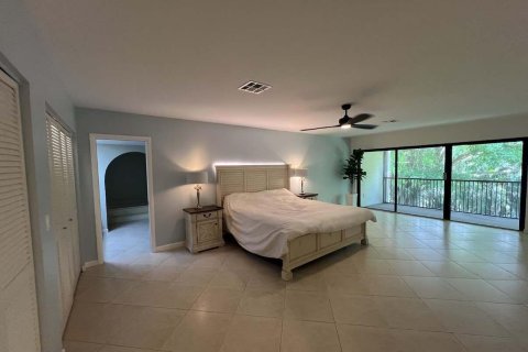 Condo in West Palm Beach, Florida, 3 bedrooms № 2172632 - photo 9