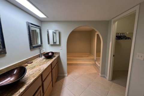 Condo in West Palm Beach, Florida, 3 bedrooms № 2172632 - photo 15